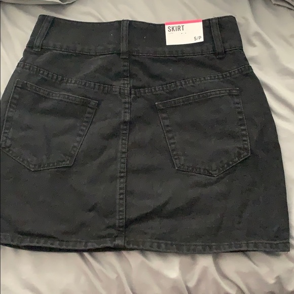 Black jean skirt - Picture 2 of 4